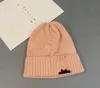 간단한 모직 캡 편지 겨울 비니 모자 남자와 여자 커플 니트 모자 작은 아이콘 편지 모자