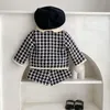 Kläduppsättningar Girl Set 2023 Spring Baby Tweed Plaid Girl's Two Piece Suft Jacket Short Pants Sweet