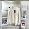 919 2023 SWEATER AUTN RUNWAY CREAT ZŁOŻONY ZŁOŻONA KARCIE CARDIGAN BARE BIAŁY KHAKI DRUKA MODA MODA Casual Women Ubrania Yuecheng