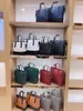 2023 Tote Lüks Tasarımcı Çantalar Düz omuz Sonbahar ve Kış Lady Moda Çantaları Alışveriş Çanta Çapası Büyük Çantalar