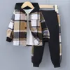 Conjuntos de roupas meninos manga longa outono casual checker contraste hoodie conjunto camisa terno velho verão moda causal xadrez crianças 230919
