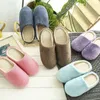 Pantoufles d'intérieur pour femmes, tongs souples, chaussures silencieuses en peluche pour Couple, pantoufles de sol en coton antidérapantes, chaussures chaudes d'hiver pour la maison