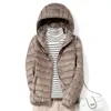 Women Down Parkas 13 Kolor Przybadania Kobiety moda krótka ultralight cienkie opakowane kurtki puffer Kobiet słodki styl Koreańskie płaszcze 230920