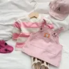 Set di abbigliamento Primavera Autunno Neonate coreane 2 pezzi Set di vestiti in cotone a righe a maniche lunghe Top con bretelle Gonne Completi per bambina 230919