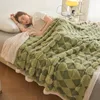 Filtar 2023 Ny Teddy Plush DeHaired Angora Bed Sheet Thicked Warm Jacquard Filt Flannel Single Double Nap Layer 230920