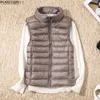 Women's Down Parkas Ultralight Down Vest Women 2023新しいノースリーブの女性ダックダウンウエストコートパフフェザーパッド入り温かいジャケットl230920