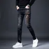 Jeans pour hommes de haute qualité, coupe Slim, pantalon en Denim noir léger, imprimés tendance, décors, pantalons décontractés déchirés, jeans de rue élégants et sexy ; 230920