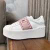 Designer 2023 Luxe Merk Mannen en Vrouwen Verhoogde Schoenen 6cm Platform Echt Leer met Klinknagel Paar Casual Schoenen Maat 35-45 Mode Sneakers Dikke Bodem Schoenen