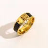 Band Rings Designer Branded Rings Women 18k Gold Plated Crystal Faux Leather Rostfritt stål Bröllopsmycken Tillbehör Ring Fine Carving 9470730 X0920