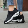 Klänningskor Kvinnor Plattformskor andas lätta sneakers för kudde kvinna mode kvinnlig som kör zapatillas mujer plataforma x0920