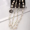 Kedjor Pearl Necklace Black White Camellia Pendant Beaded Women's Sweater Chain Girl Party Luxury Romantic Jewelry Presenttillbehör