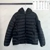 Designer Mens Down Jackets broderade märke Kvinnor Huven Ytterkläder Parkas Winter Warm Puffer Jacket Herrkläder