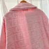 Robes de haute qualité coton coton masculin de peignoir pour femmes lettre de créateur imprimé couple de chambre de chambre de robe de chambre hivernale chaude neutre pyjamas 8 couleurs