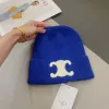 Klassisk stickad hatt beanie cap designer kvinnors kanin hår hattar officiella webbplats synkroniserad för män och kvinnor, förtjockad för värme G239204BF