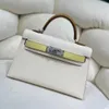 A Kaily Luxury Bag Cordio's nouveau mini fil ciré cousu à la main de deuxième génération d'une seule épaule diagonale croisée portant un sac carré en cuir IOOX