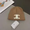 Beanie/Kafatası Kapakları Klasik Örme Şapka Beanie Cap Tasarımcı Kadın Tavşan Saç Şapkaları Resmi Web Senkronize Erkek ve Kadınlar Kalın Sıcaklık