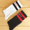 Chaussettes pour hommes adolescent étudiant Style Hip Hop blanc noir longues chaussettes lettre broderie athlètes jambières rayure chaussettes 2660