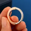 Parlåsring med u-formad oval rosguld halv diamant två ton designer ring för kvinnor