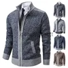 Maglioni da uomo Cardigan Cappotto maglione da uomo 2023 Nuovo autunno inverno Velluto spesso caldo risvoltato Colletto da baseball Maglioni Cappotto antivento maschile J230920