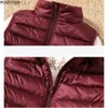 Women's Down Parkas Ultralight Down Vest Women 2023新しいノースリーブの女性ダックダウンウエストコートパフフェザーパッド入り温かいジャケットl230920