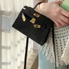 A Kaily Bolsa de Luxo High End Padrão de Crocodilo Bolsa Feminina Segunda Geração Mini Couro Portátil 2023 Novo Único Ombro Messenger Q6RP