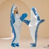 Decken Cartoon Shark Pyjamas Playsuit Kinder Eltern Mit Kapuze Warme Flanell Decke Pyjamas Homesuit Lustige Homewear Für Pyjama Party 230920