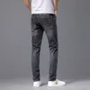 Мужские джинсы Дизайнерские европейские джинсы Small Monster Hot Diamond для мужчин 2023 Весна и осень Slim Fit Маленькие прямые повседневные брюки-трубы для мужских трендов 9J18
