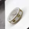 Pierścienie zespołowe 2021 Nowe modne pierścionki ceramiczne Pierścienie Wysokiej jakości Para Pierścień Prosta biżuteria ślubna z pudełkiem x0920