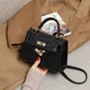 A hkelys bolsa de luxo viney moda nova crossbody axilas mini luz portátil versátil couro genuíno feminino u9ya