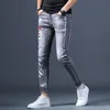 Mäns jeans högkvalitativa fotledslängd tryck denim byxor smala fit sexiga casual jeans gata grå jeans byxor; 230920