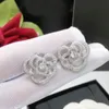 Accessori di design Orecchini a bottone con fiori Orecchini di lusso con intarsio per ragazze Orecchini con diamanti placcati in argento Orecchini con gioielli da sposa CHD23092018 bertrams