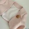 Vestido de dos piezas Otoño francés rosa chaqueta de manga larga sin mangas dama traje dulce elegante pequeño fragante dos piezas tweed conjunto de mujeres 1723 230920