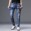 Jeans da uomo Jeans con stampa di alta qualità Pantaloni in denim elasticizzato slim fit Scimmia Stampe Decori Jeans blu Lavaggio Graffi Jeans casual; 230920