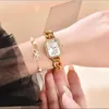 腕時計の豪華な女性の時計ファッショナブルな気質スタイルメタルストラップスクエアクォーツ女性クロックダイヤモンドエレガントな女性