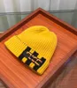 Höst- och vinter stickad hatt kvinnors koreansk stil all-matchande ullhatt varm pullover mössa randiga linjer grossist