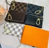 العلامة التجارية الفاخرة Women Key Wallets Brown Letter Key Pouch Pochette Cles Designers Cartoon Animal Lion Duck Bear Coin Poundes Woolets Wallets مع سحر مفاتيح السلسلة