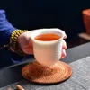 Çay Bardakları Çin Beyaz Porselen Çay Kupası El Üç Boyutlu Rölyef Çay Kase Büyük Kapasite Çay Kupası Set Aksesuarları Master Cup 230919