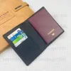 Diseñador de alta calidad Titular del pasaporte Pasaportes Caja de piel de vaca Carteras cortas Mujeres Monedero Titulares de tarjetas Bolsas de moda con número de serie Caja de bolsa de polvo