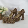 Sapatos de vestido Luxo Leopardo Grosso Salto Nupcial Sapato de Casamento e Bolsa Mulher Bombas Altas Open Toe Hook Evening Party Platform Peep