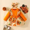 Kledingsets 018 maanden Babymeisjeskleding Halloween Lange mouw Oranje bodysuit Pompoen Hemdje Rokken Haarband 3-delige set Babyoutfits 230919