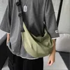 Brieftaschen Single-Umhängetasche Street Trend Große Kapazität Rucksack Einfache Knödel Mode Herren- und Damen-Messenger