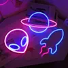 Novità Articoli Alien Astronauta Insegne al neon Luci Razzo Spazio Stella Lampada modellante Luce notturna Decorazione da parete per Bar Party Sala giochi Festival 230919