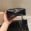 Klasyczna designerska torba crossbody 2023 NOWOŚĆ PARES Fashion Womens oryginalna skórzana marka mini śmieciowa torba wysokiej jakości metalowej torby na ramię