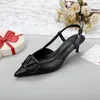 Sandales de créateurs femmes chaussures à talons hauts pointus or boucle en V noir mat sexy peu profond argent brillant perceuse rouge chaussures de fête de mariage été sandales en cuir véritable 35-44