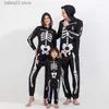 Familjsmatchande kläder 2023 Nya Halloween -tryck Familj Matchande kläder Fun Pyjamas Mamma pappa Kid Zipper Huven Jumpsuit Sleepwear Baby Rompers Soft Set T230921