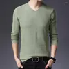 Herrtröjor Autumn Winter Men V-ringning Pullover Plaid Casual Korean Kläder Tees Fashion Slim Long Sleeve Bottoming Sticked Tops