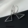 Top Symbole Earrings Women Designer Hoop Earring Black Triangle Stud Simple Huggie Danger Womens EarDrop High Quality Smyckes 2241419xs {Kategori}