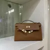 Uma bolsa de luxo kaily bolsa de pele de cabra de primeira geração combinada com corrente de nariz de porco mini pequena com comprimento inferior de 22 cm de um ombro bolsa requintada PGG6