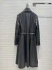 Coue de cuir en cuir de haute qualité Black Lambs en peau d'agneau Black Fashion Fashion Véritable robe de tranchée sexy V cou de cou long pour les dames