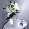 Vaser blommor vas behållare enkel geometri plastpott dekoration vardagsrum litet och färskt arrangemang dekoratio